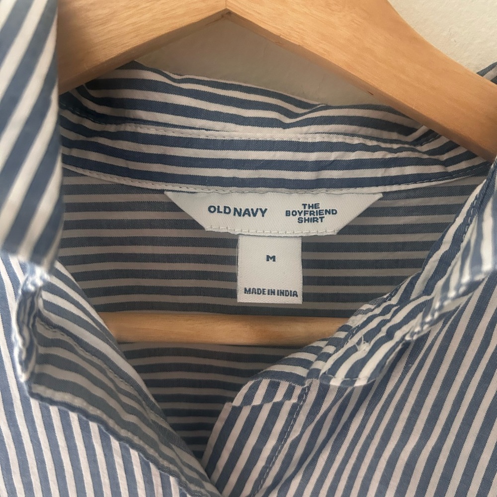💙Old Navy Medium The Boyfriend Shirt Blue & White Striped Shirt - Picture 4 of 10
